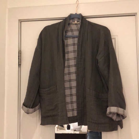 EILEEN FISHER Light Weight Green Kimono - Picture 2 of 3